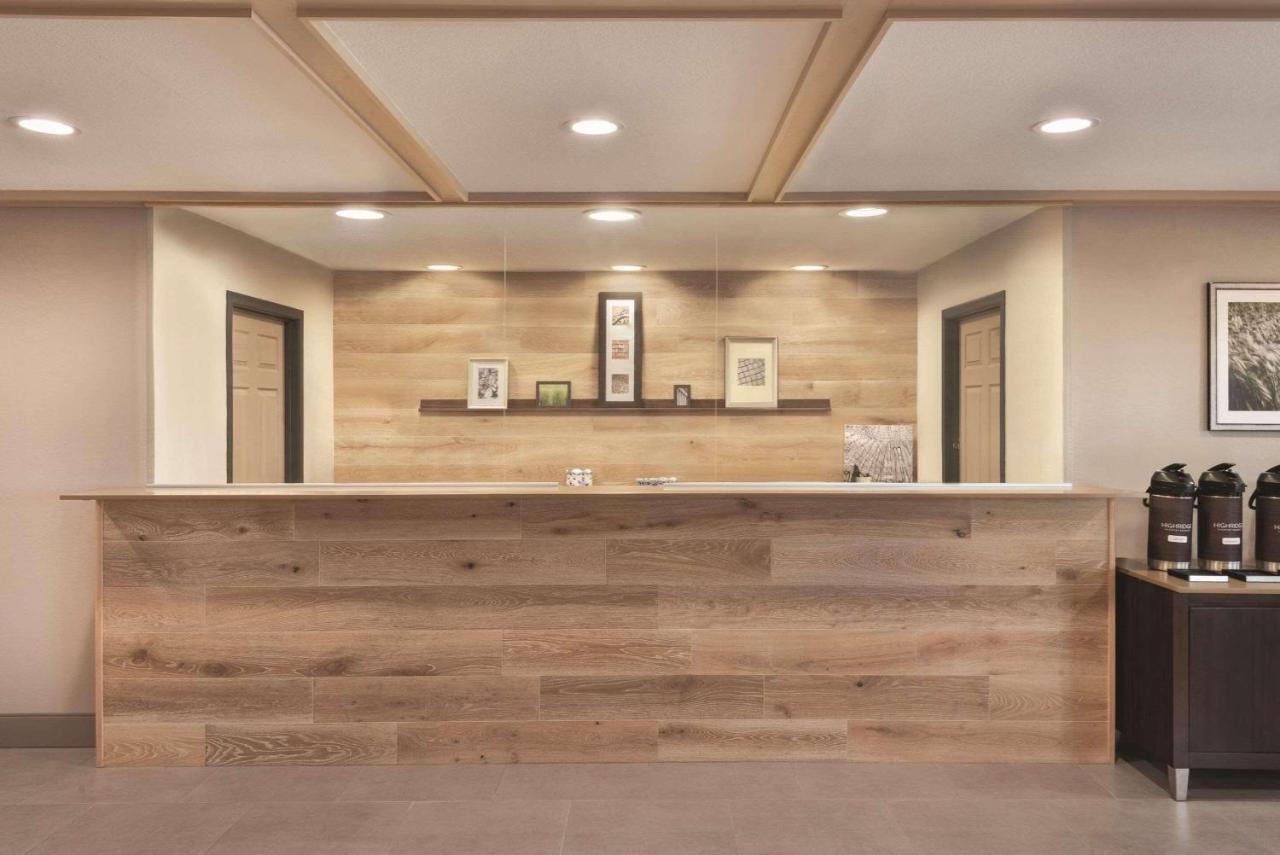 Country Inn & Suites By Radisson, Pella, Ia מראה חיצוני תמונה