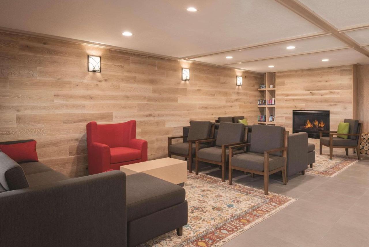 Country Inn & Suites By Radisson, Pella, Ia מראה חיצוני תמונה